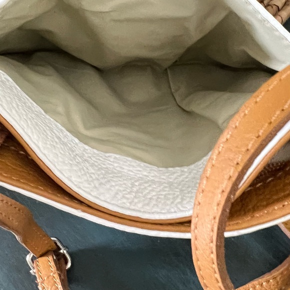 Italian Leather Crossbody in white - Picture 3 of 5